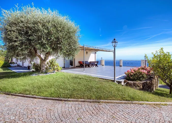 Villa Lucia Riviera Dei Fiori Pool - Happy Rentals