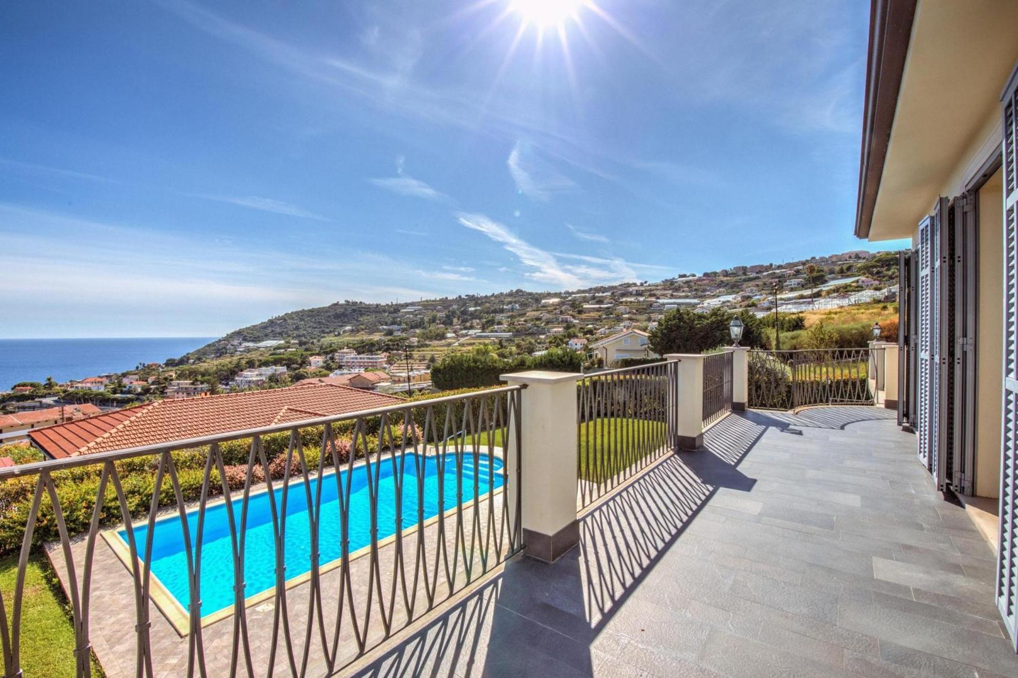 Lucia Riviera Dei Fiori Pool - Happy Villa *